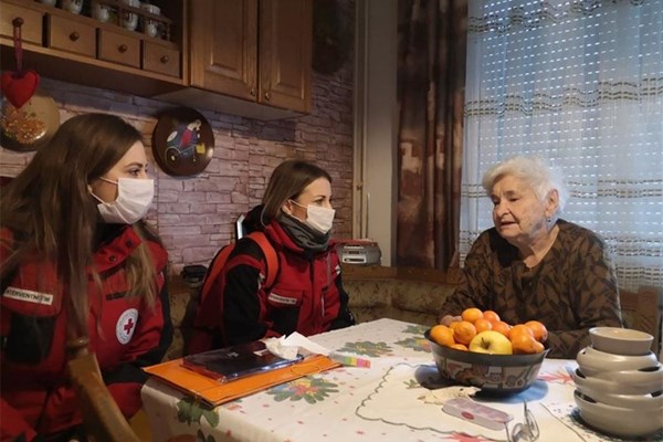 Hrvatski Crveni križ već osam mjeseci svakodnevno pomaže stradalima u potresu